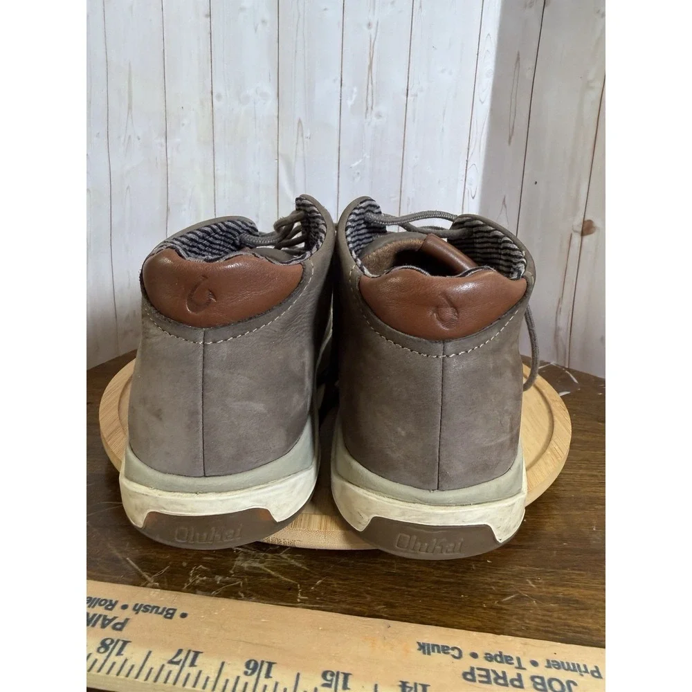 OluKai PAPAKU ILI Lace Up Boots Chukka Nubuck Cushioned Taupe Mens Size 10